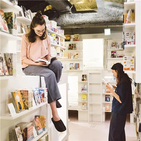 在日本，有种不一样的酒店叫书店